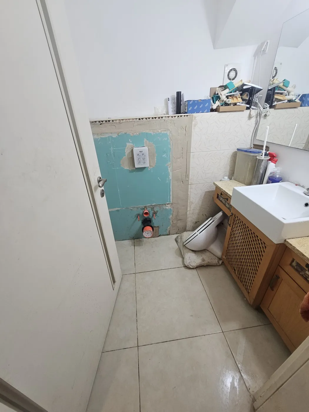 סגירת ניאגרה סמויה בלוח גבס ירוק עמיד למים